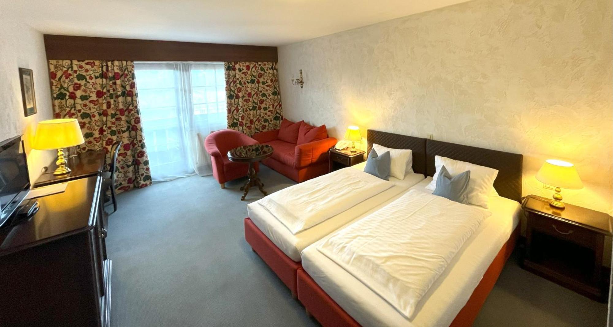Hotel-Restaurant Batzenhaeusl Innsbruck Rum bild