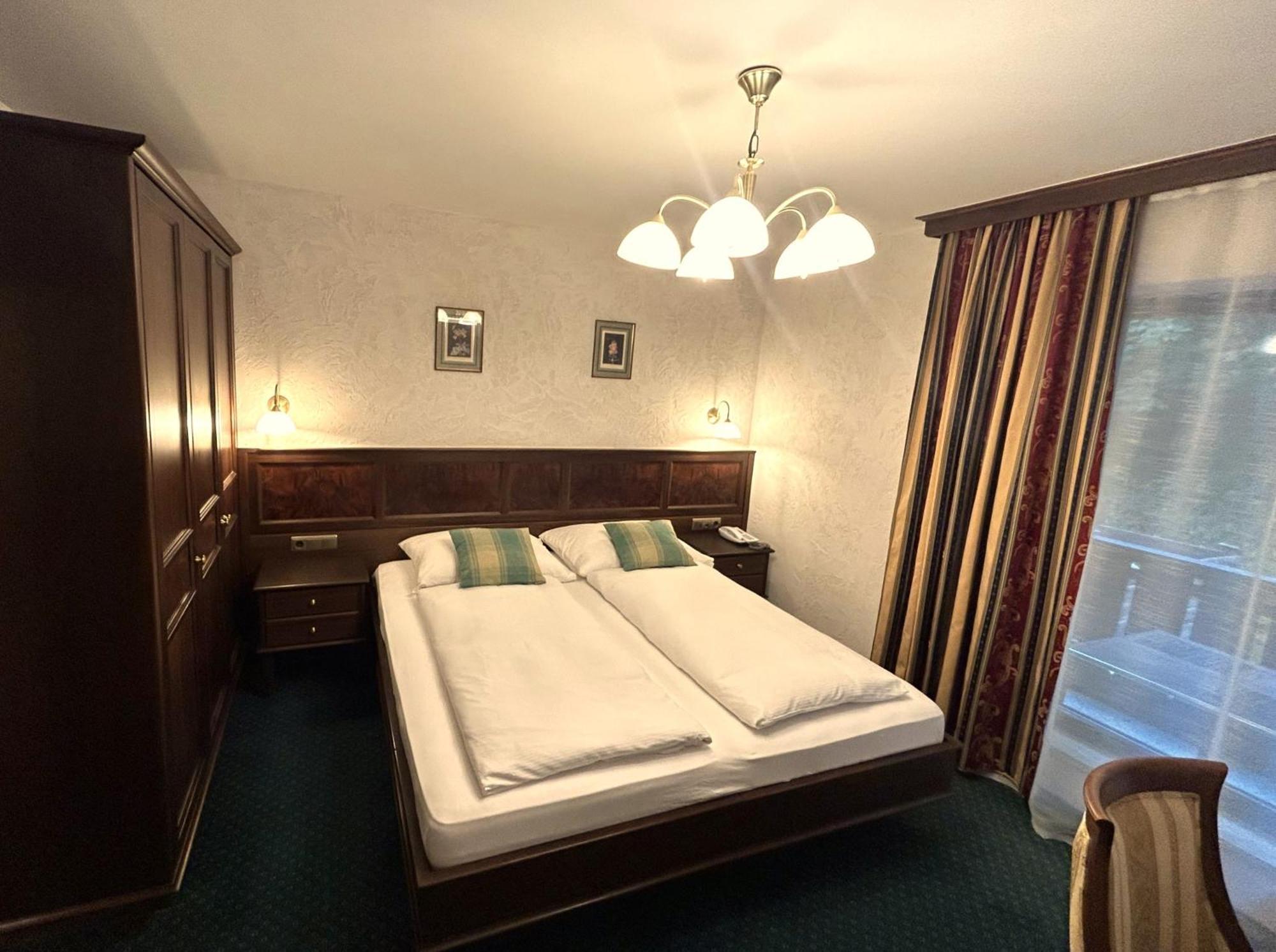 Hotel-Restaurant Batzenhaeusl Innsbruck Exteriör bild